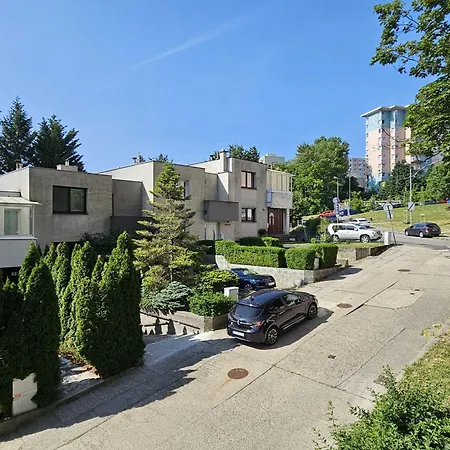 Karlove 3 Free Parking, Family Friendly, Near Center