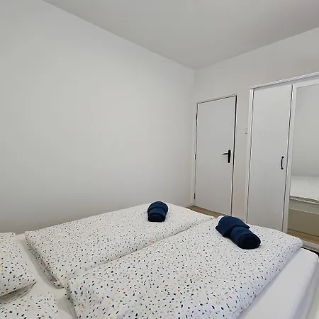 Apartman Karlove 3 Free Parking, Family Friendly, Near Center *