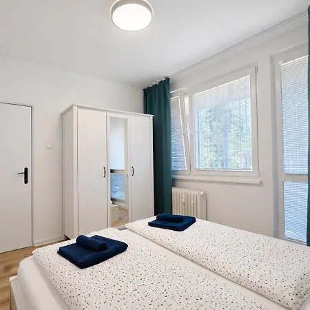 Апартаменти Karlove 3 Free Parking, Family Friendly, Near Center Братислава