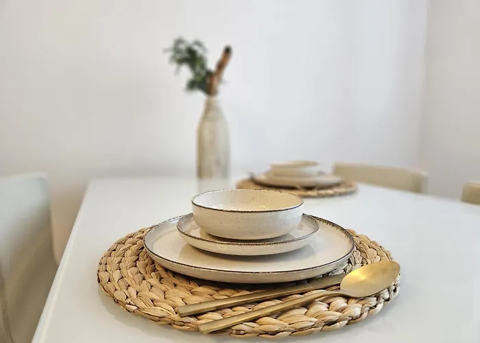 Karlove 3 Free Parking, Family Friendly, Near Center 公寓