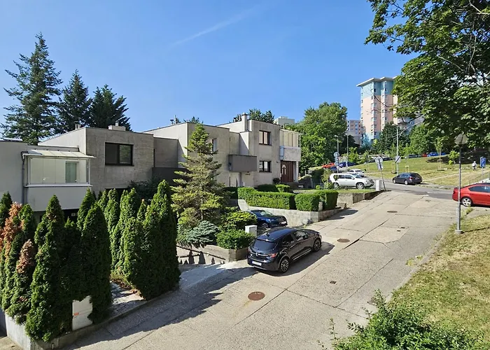 Karlove 3 Free Parking, Family Friendly, Near Center