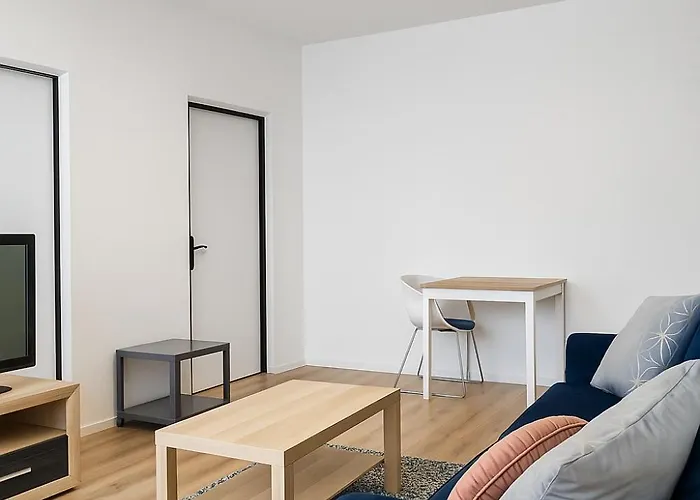 Karlove 3 Free Parking, Family Friendly, Near Center