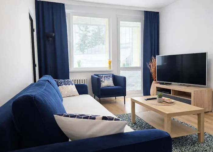 Karlove 3 Free Parking, Family Friendly, Near Center 公寓