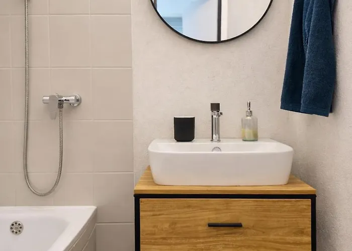 Karlove 3 Free Parking, Family Friendly, Near Center *