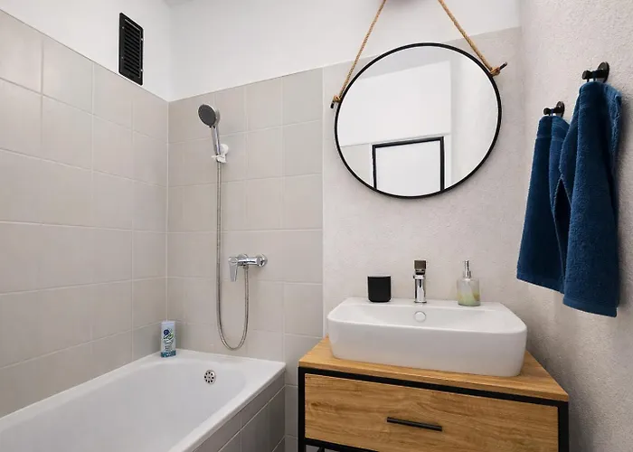 Karlove 3 Free Parking, Family Friendly, Near Center